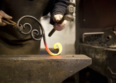 Металлы и сплавы, использующиеся в художественной ковке — железо, сталь, медь, бронза, латунь, жесть, алюминий....