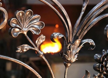 Горячая и холодная ковка - это два разных способа обработки металла. Порассуждаем, какой же вариант лучше?
